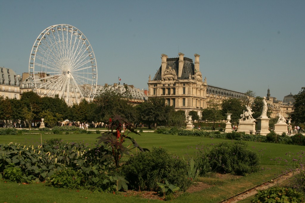 The Lovre and the Fête Foraine Ferris Wheel in Paris 